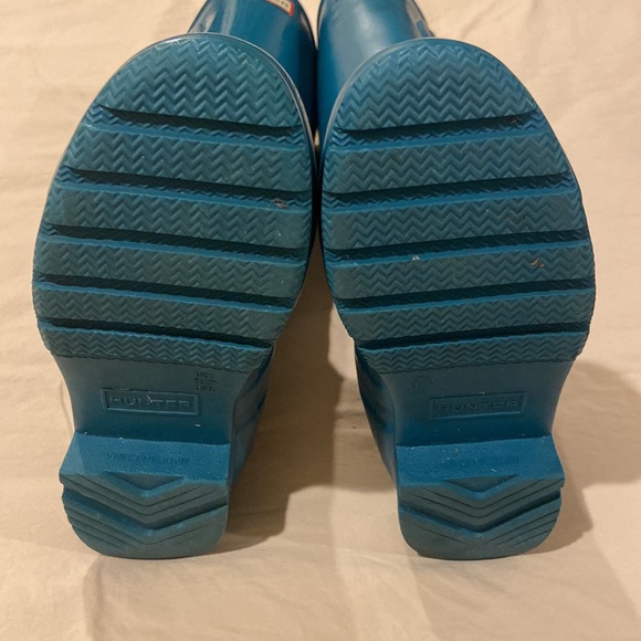 Hunter tall rain boots, size 6. Barely worn.  Awesome fun turquoise green color. - Picture 3 of 3